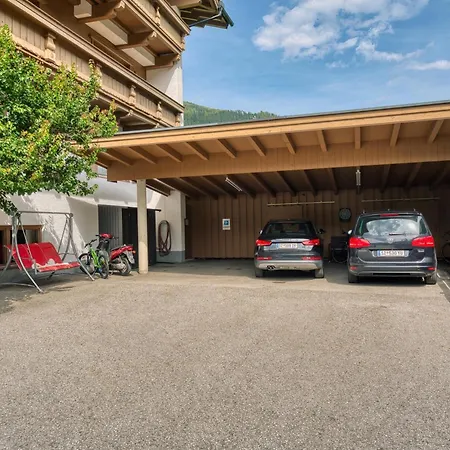 Auszeit, Διαμέρισμα